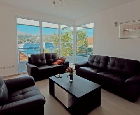 Moderne Villa im HI-TECH-Stil mit Pool nur 60 Meter vom Meer entfernt in Dubrovnik / Lapad! - foto 10