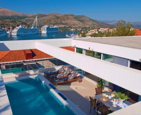 Moderne Villa im HI-TECH-Stil mit Pool nur 60 Meter vom Meer entfernt in Dubrovnik / Lapad! - foto 13