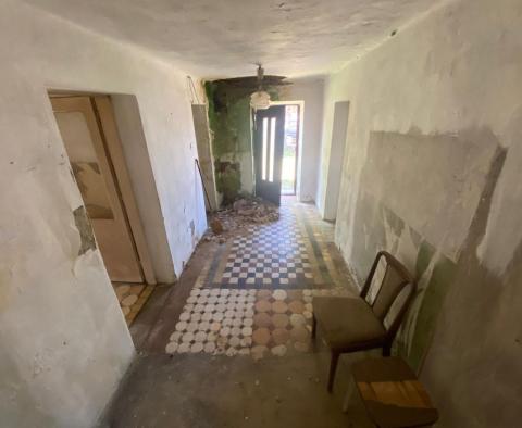 Eladó 1,200 m2-es kerttel rendelkező családi ház Kraljevicában - pic 4