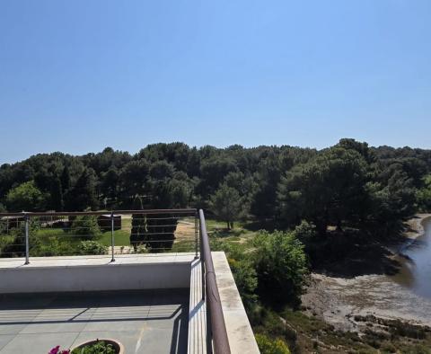 Egyedülálló, 3 hálószobás lakás Medulinban, új komplexum medencével, első vonal a tengerhez, eladó - pic 16