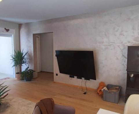 Nowy penthouse w Strożanacu, 500m od morza, z tarasem na dachu i ogrodem, na sprzedaż - pic 7