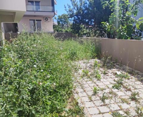 Nowy penthouse w Strożanacu, 500m od morza, z tarasem na dachu i ogrodem, na sprzedaż - pic 23