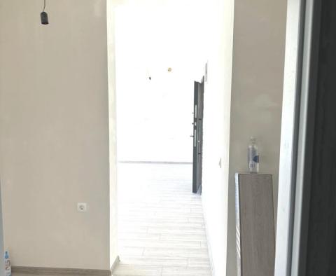 Nowo wybudowane tanie mieszkania w Medulinie z 2 sypialniami, 1 km od morza, na sprzedaż - pic 8