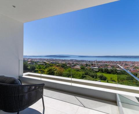 Außergewöhnliche moderne Villa mit Panoramameerblick in der Nähe von Split, zu verkaufen - foto 8