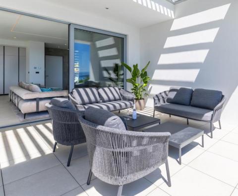 Außergewöhnliche moderne Villa mit Panoramameerblick in der Nähe von Split, zu verkaufen - foto 38