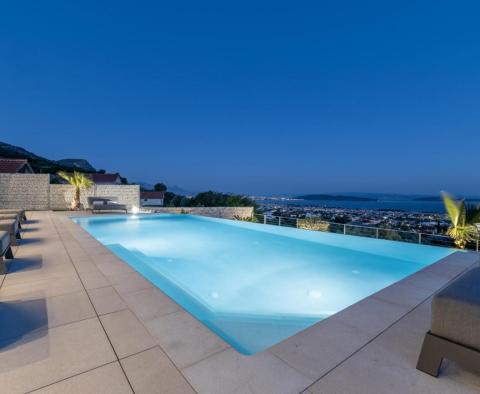 Außergewöhnliche moderne Villa mit Panoramameerblick in der Nähe von Split, zu verkaufen - foto 43