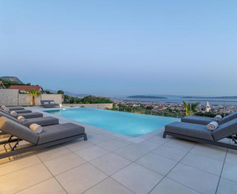 Außergewöhnliche moderne Villa mit Panoramameerblick in der Nähe von Split, zu verkaufen - foto 44