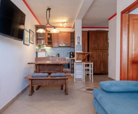 Csodálatos első vonali apartman Rovinjban, szinte privát stranddal, eladó - pic 4