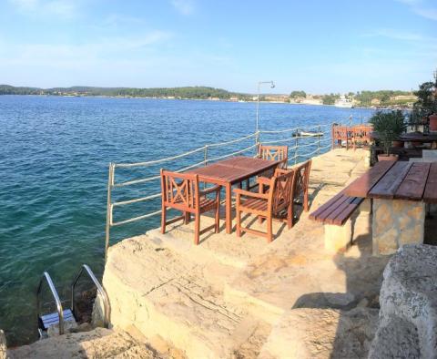 Csodálatos első vonali apartman Rovinjban, szinte privát stranddal, eladó - pic 17