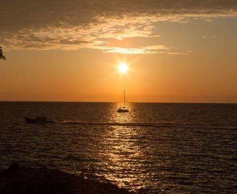 Csodálatos első vonali apartman Rovinjban, szinte privát stranddal, eladó - pic 21