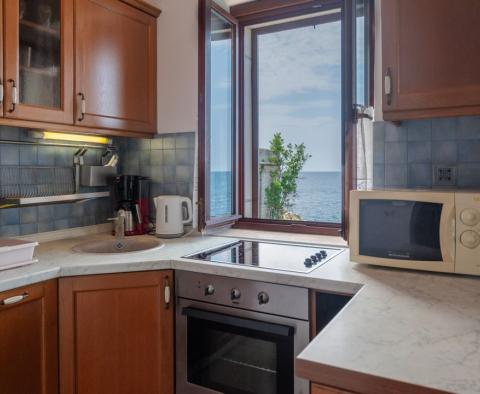 Egyedi, 2 hálószobás apartman Rovinjban, az első sorban a tengerhez, tengerre néző hozzáféréssel, eladó - pic 7
