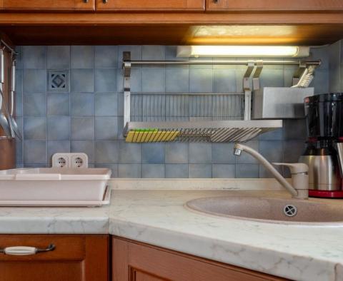 Egyedi, 2 hálószobás apartman Rovinjban, az első sorban a tengerhez, tengerre néző hozzáféréssel, eladó - pic 8