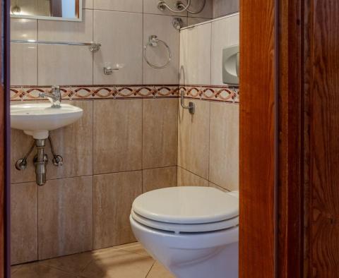 Egyedi, 2 hálószobás apartman Rovinjban, az első sorban a tengerhez, tengerre néző hozzáféréssel, eladó - pic 26