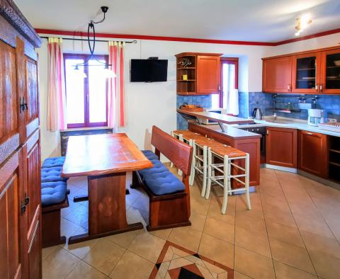 Appartement avec 2 chambres à Rovinj, en première ligne de la mer avec accès direct à la mer, à vendre - pic 4