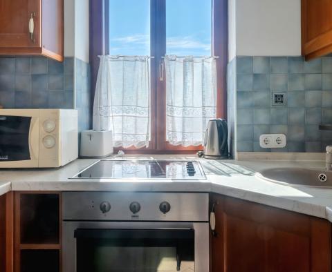 Appartement avec 2 chambres à Rovinj, en première ligne de la mer avec accès direct à la mer, à vendre - pic 8