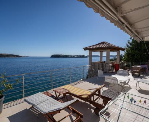 Villa unique en première ligne dans la région de Dubrovnik, à vendre - pic 14