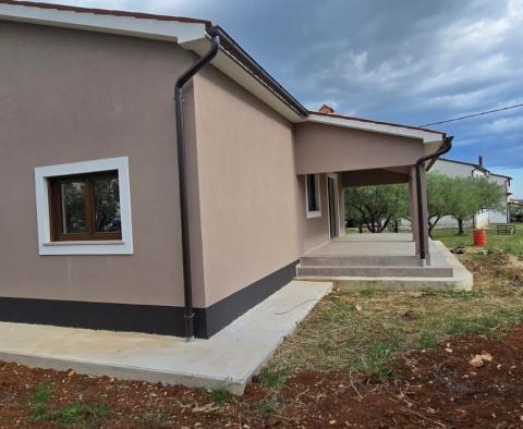 Kvalitní nově postavený rodinný dům v Galižaně na prodej - pic 4