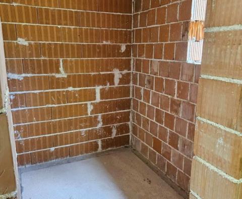 Großartige Investition - ein Haus in ruhiger Lage in der Rohbauphase in Gracisce, zu verkaufen - foto 15