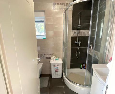 Úžasný byt se zahradou v Supetaru, 100 m od moře, na prodej - pic 8