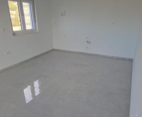 Výjimečný nový komplex 100 metrů od moře v Sevidu, na prodej - pic 9