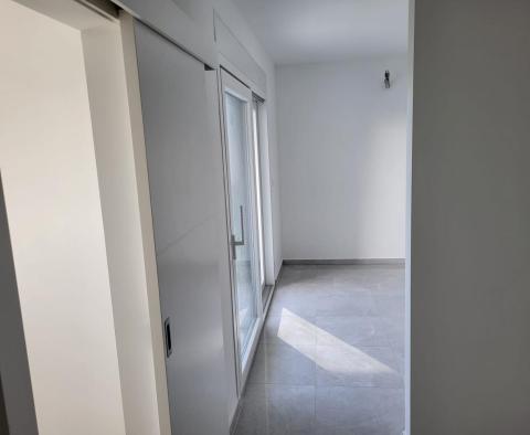 Výjimečný nový komplex 100 metrů od moře v Sevidu, na prodej - pic 10
