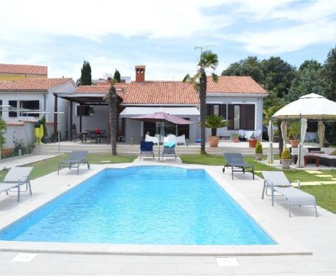 Seafront villa with pool in Pjescana Uvala, picturesque suburb of Pula! - pic 2