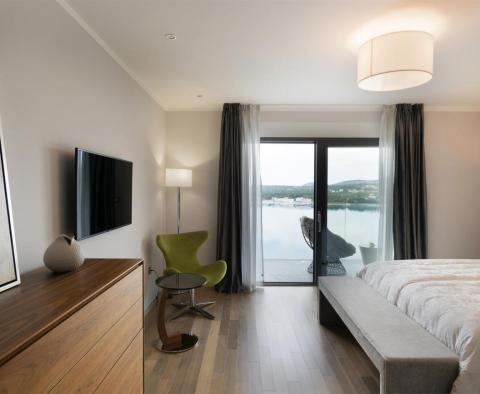 Új, modern tervezésű villa Rogoznicában, 50 méterre a tengertől, eladó - pic 19