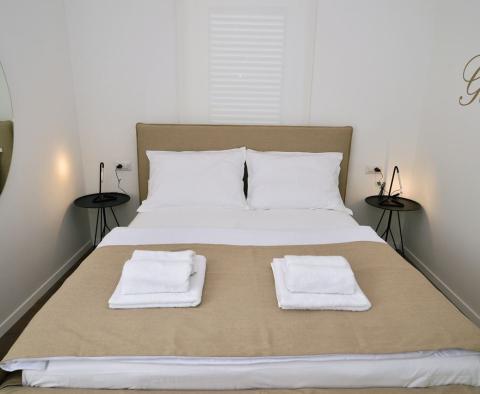 Exklusive Wohnung mit 3 Schlafzimmern, nur 50 m vom Meer in Lovran entfernt, in einer Boutique-Residenz mit Innenpool, zu verkaufen - foto 9