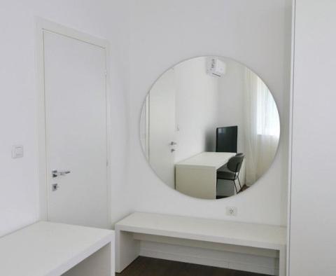 Exklusive Wohnung mit 3 Schlafzimmern, nur 50 m vom Meer in Lovran entfernt, in einer Boutique-Residenz mit Innenpool, zu verkaufen - foto 11