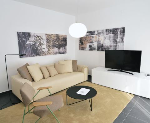 Exklusive Wohnung mit 3 Schlafzimmern, nur 50 m vom Meer in Lovran entfernt, in einer Boutique-Residenz mit Innenpool, zu verkaufen - foto 16