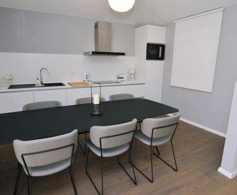 Exklusive Wohnung mit 3 Schlafzimmern, nur 50 m vom Meer in Lovran entfernt, in einer Boutique-Residenz mit Innenpool, zu verkaufen - foto 18