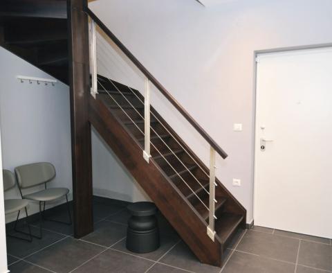 Exklusive Wohnung mit 3 Schlafzimmern, nur 50 m vom Meer in Lovran entfernt, in einer Boutique-Residenz mit Innenpool, zu verkaufen - foto 20