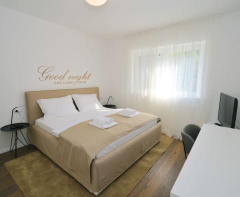 Exklusive Wohnung mit 3 Schlafzimmern, nur 50 m vom Meer in Lovran entfernt, in einer Boutique-Residenz mit Innenpool, zu verkaufen - foto 39
