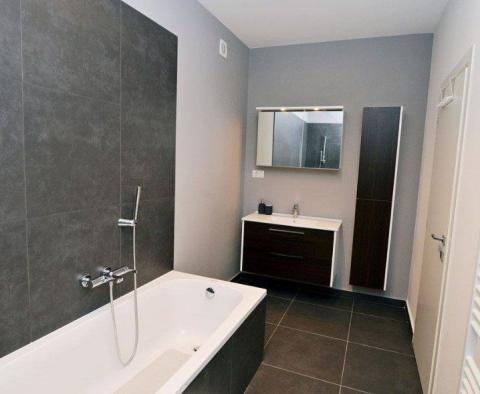 Appartement exclusif de 2 chambres, à 50 m de la mer à Lovran, à vendre - pic 13