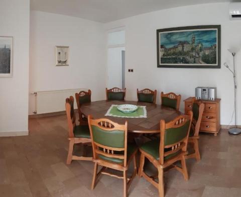 Maison d'appartements à 500 m de la mer à Supetar, à vendre - pic 17