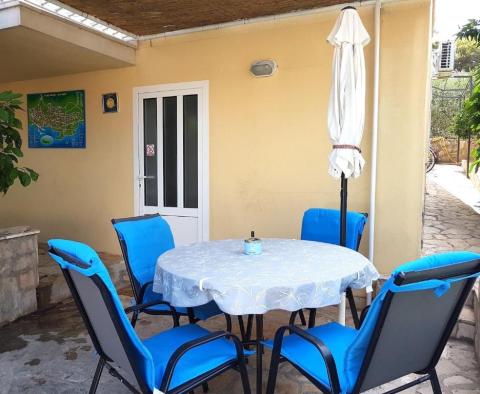 Maison d'appartements à 500 m de la mer à Supetar, à vendre - pic 6
