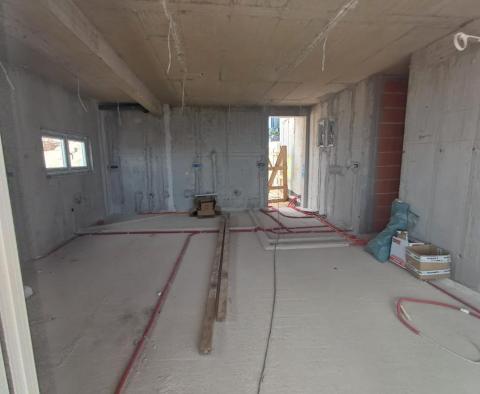 Új exkluzív komplexum Čiovón, 250 m-re a tengertől, eladó - pic 10