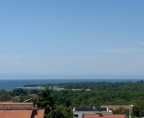 Penthouse mit Dachterrasse und atemberaubendem Meerblick in Poreč, zu verkaufen - foto 5