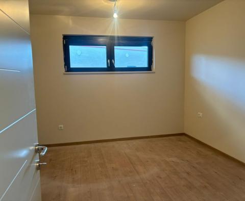 Penthouse mit Dachterrasse und atemberaubendem Meerblick in Poreč, zu verkaufen - foto 17