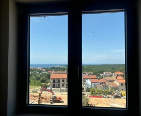 Penthouse mit Dachterrasse und atemberaubendem Meerblick in Poreč, zu verkaufen - foto 18