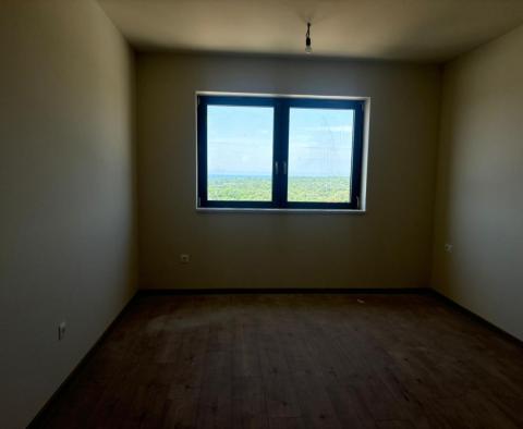 Penthouse mit Dachterrasse und atemberaubendem Meerblick in Poreč, zu verkaufen - foto 19