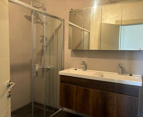 Penthouse mit Dachterrasse und atemberaubendem Meerblick in Poreč, zu verkaufen - foto 21