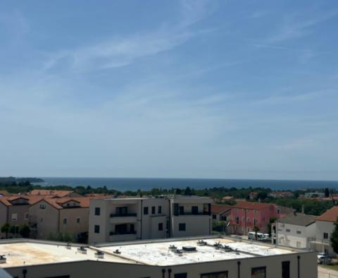 Penthouse mit Dachterrasse und atemberaubendem Meerblick in Poreč, zu verkaufen - foto 24