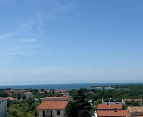 Penthouse mit Dachterrasse und atemberaubendem Meerblick in Poreč, zu verkaufen - foto 26