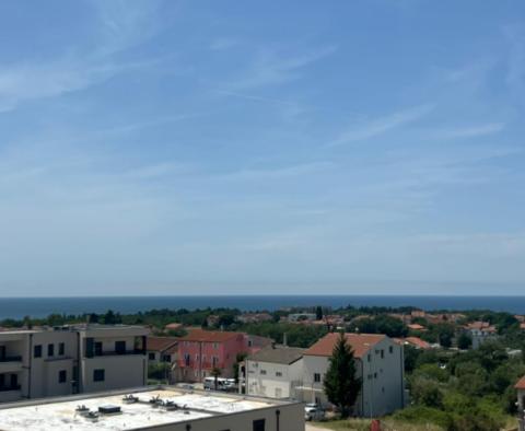Penthouse mit Dachterrasse und atemberaubendem Meerblick in Poreč, zu verkaufen - foto 27
