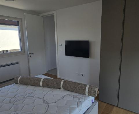 Modern, kellemes dizájnnal rendelkező villa Porec környékén, eladó - pic 16