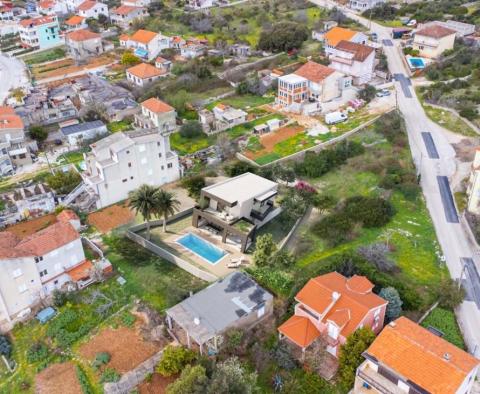 Terrain à bâtir à Vinišće, à 40 mètres de la mer, avec projet de villa moderne, à vendre - pic 9