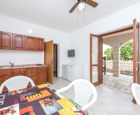 Belle pension avec 4 appartements dans la baie de Lapad avec de magnifiques vues sur la mer et piscine, à vendre - pic 33