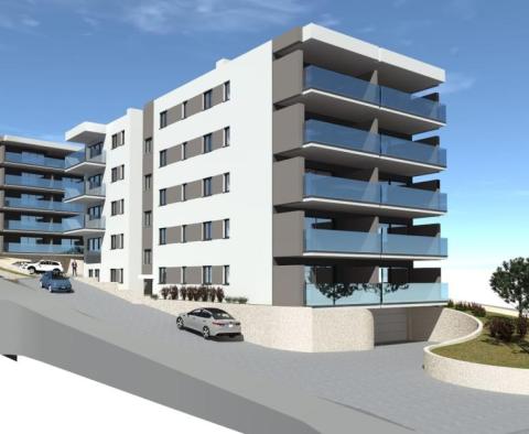 Új modern apartman 2 hálószobával Ciovón, Trogirban eladó - pic 9