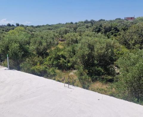 House on Drvenik island in a shell condition, 150m from the sea, for sale - pic 5